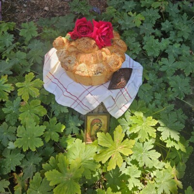 ЗАМЕСВАНЕ НА БОГОРОДИЧНА ПИТА С НАРИЧАНЕ ЗАМЕСВАНЕ НА БОГОРОДИЧНА ПИТА С НАРИЧАНЕ